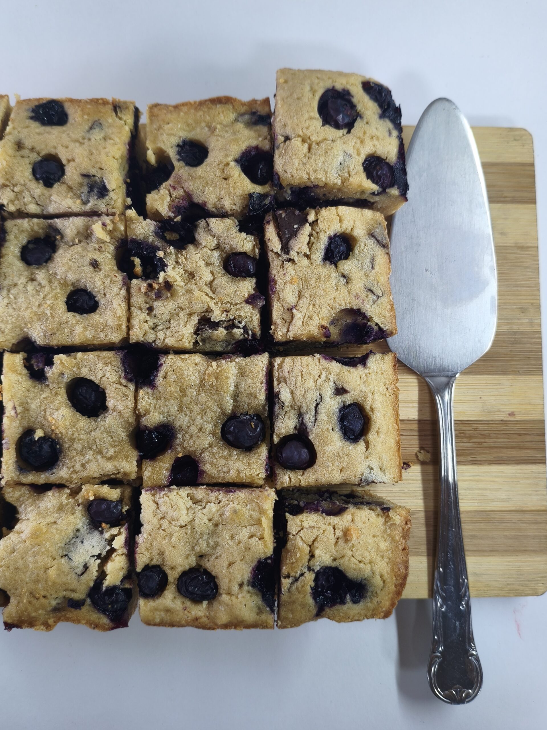 Blondie de chocolate y arándanos