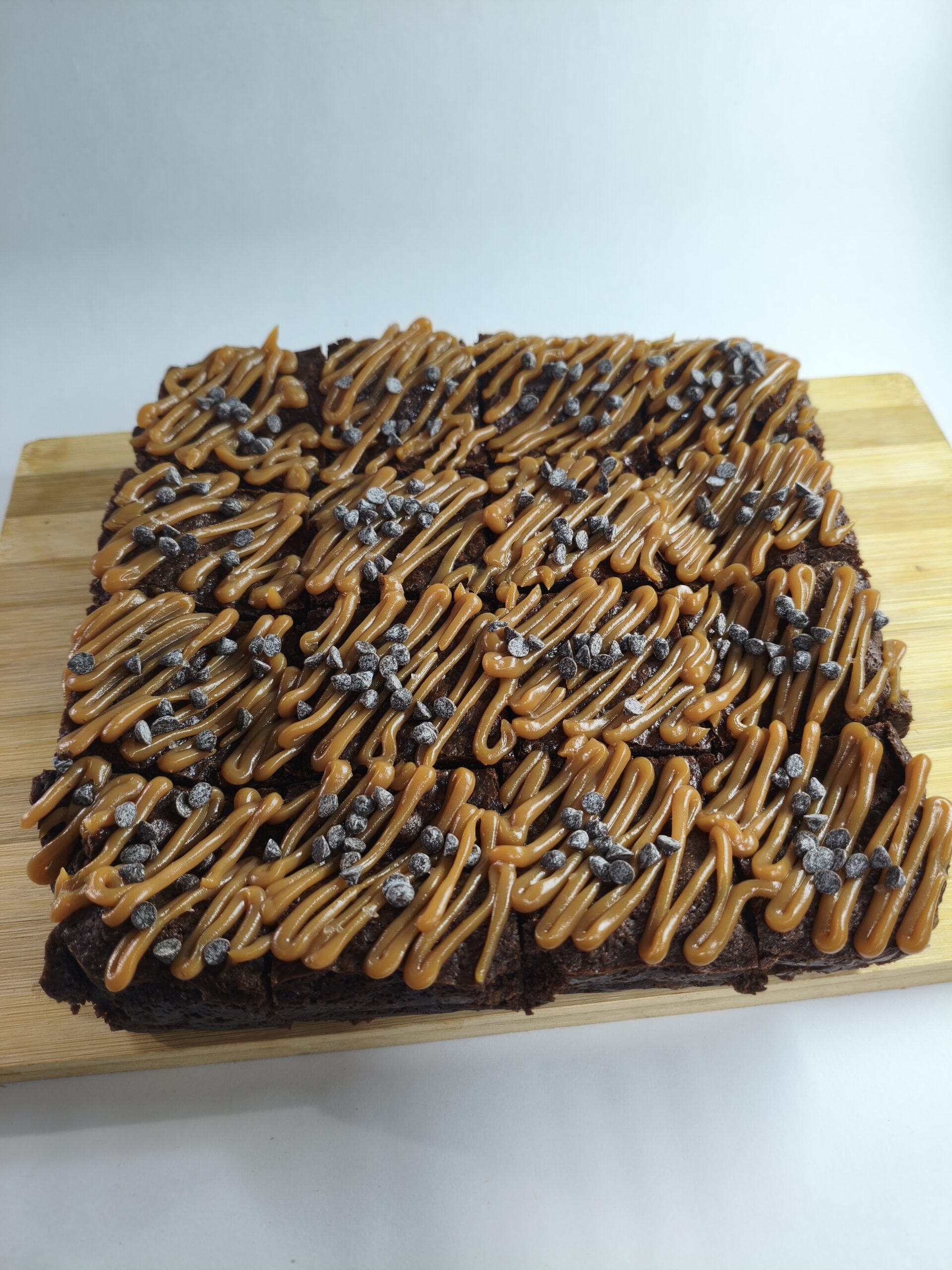 Brownie con arequipe y nueces o chips de chocolate 2