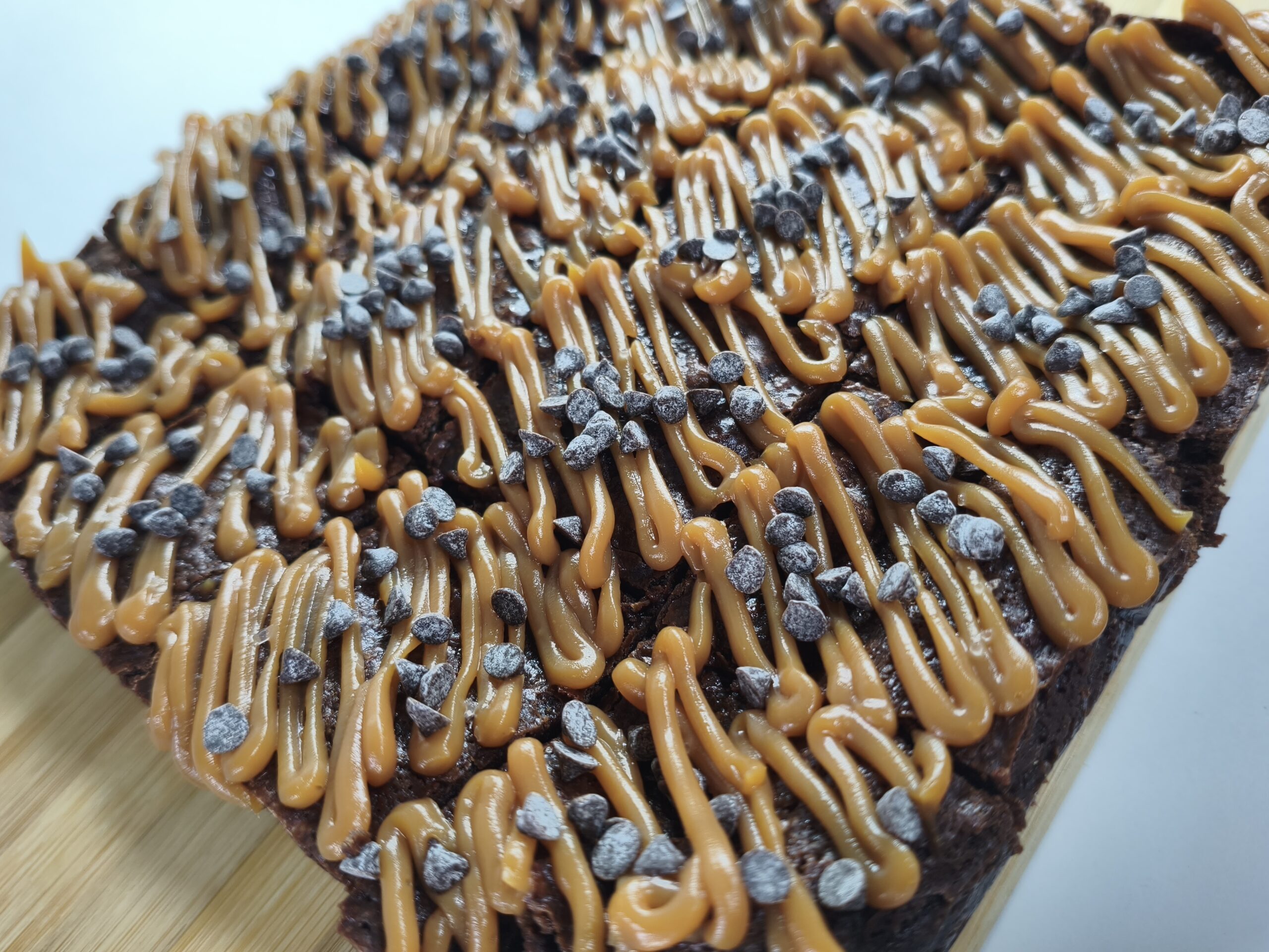 Brownie con arequipe y nueces o chips de chocolate