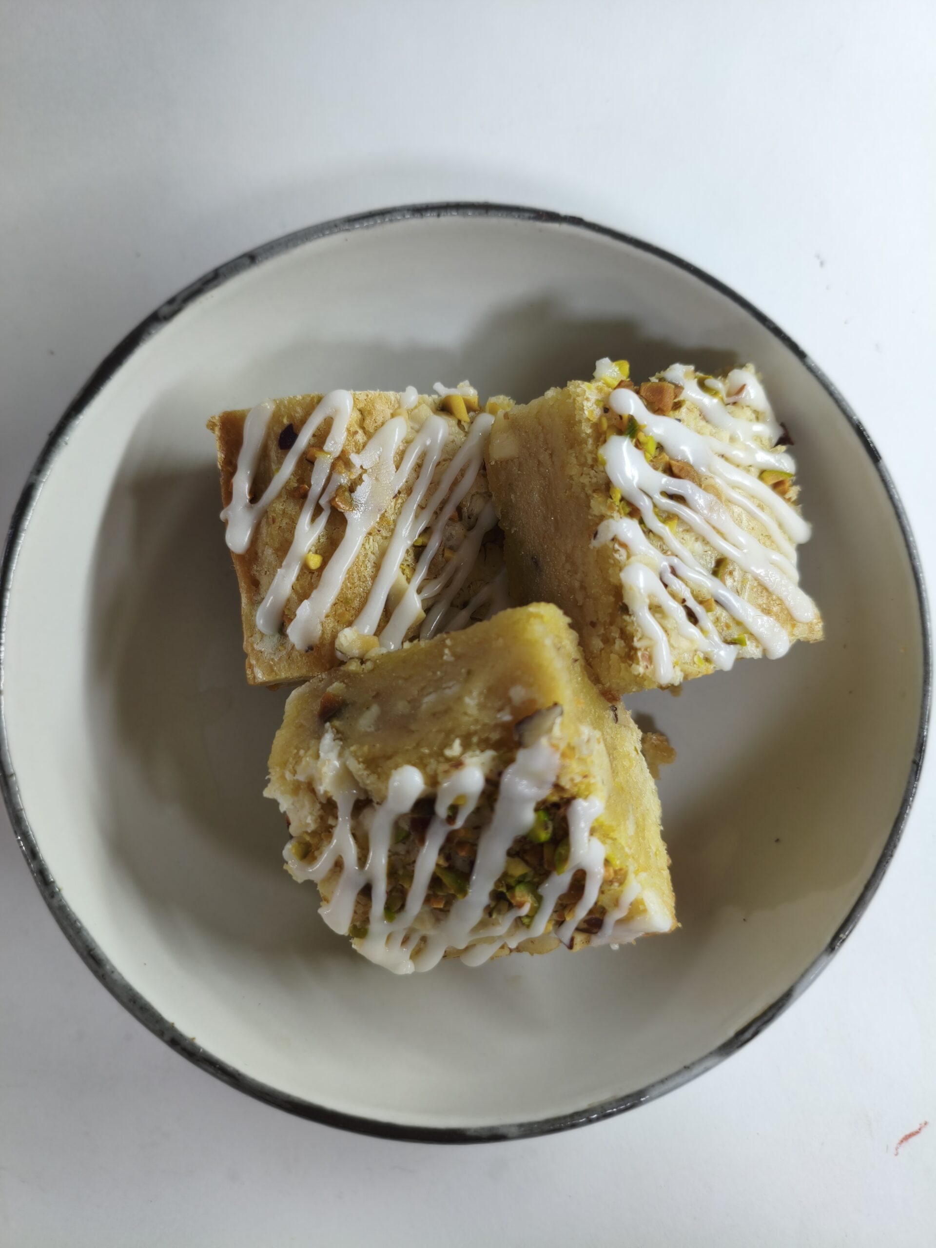 Blondie Chocolate blanco nueces y Glaseado de limon x4