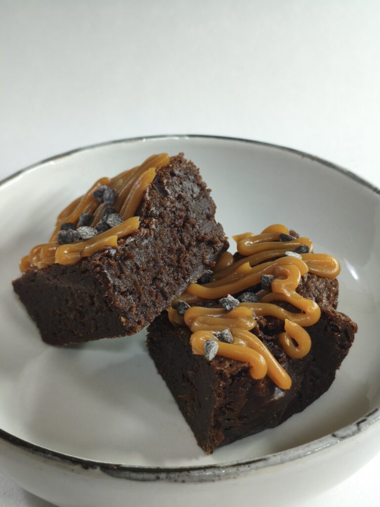 Brownie con arequipe y nueces o chips de chocolate